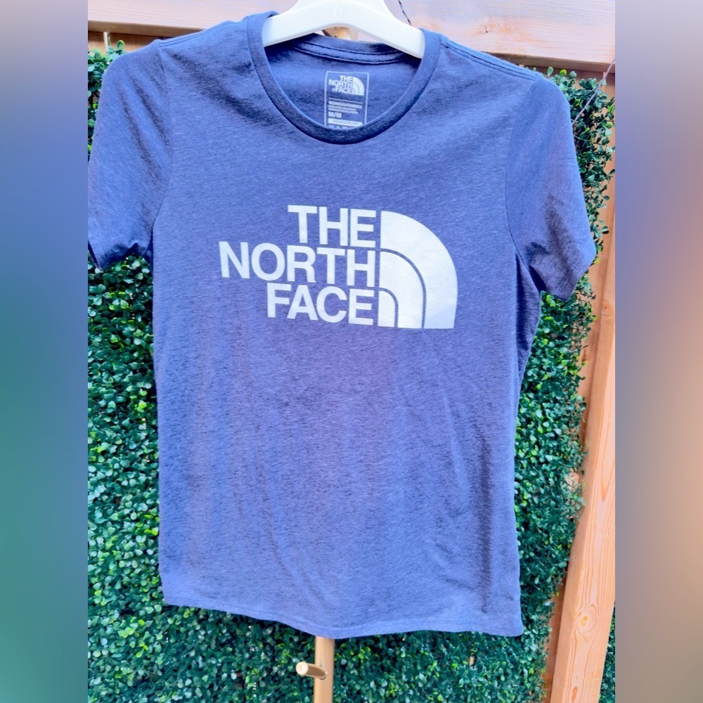The North Face T-Shirt Women’s Half Dome Short Sleeve size Medium NWOT